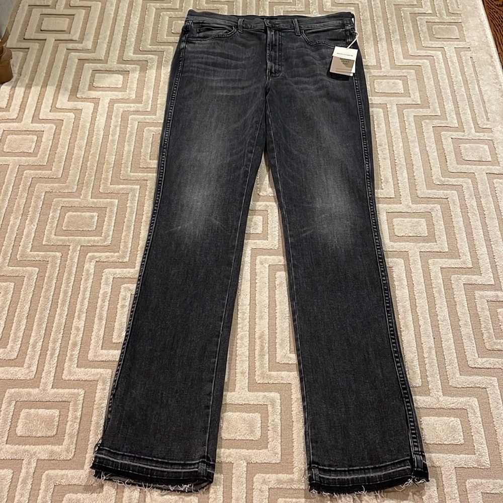 MOTHER JEANS IN RASCAL SLICE UNDONE HEM IN “FRIDAY THE 13TH”